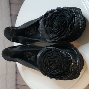 L'Artiste Dezi Leather Loafer Slip-on